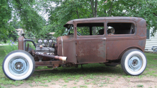 Illustration for article titled Video of rat rod doing donuts in the snow is an oddly effective selling technique